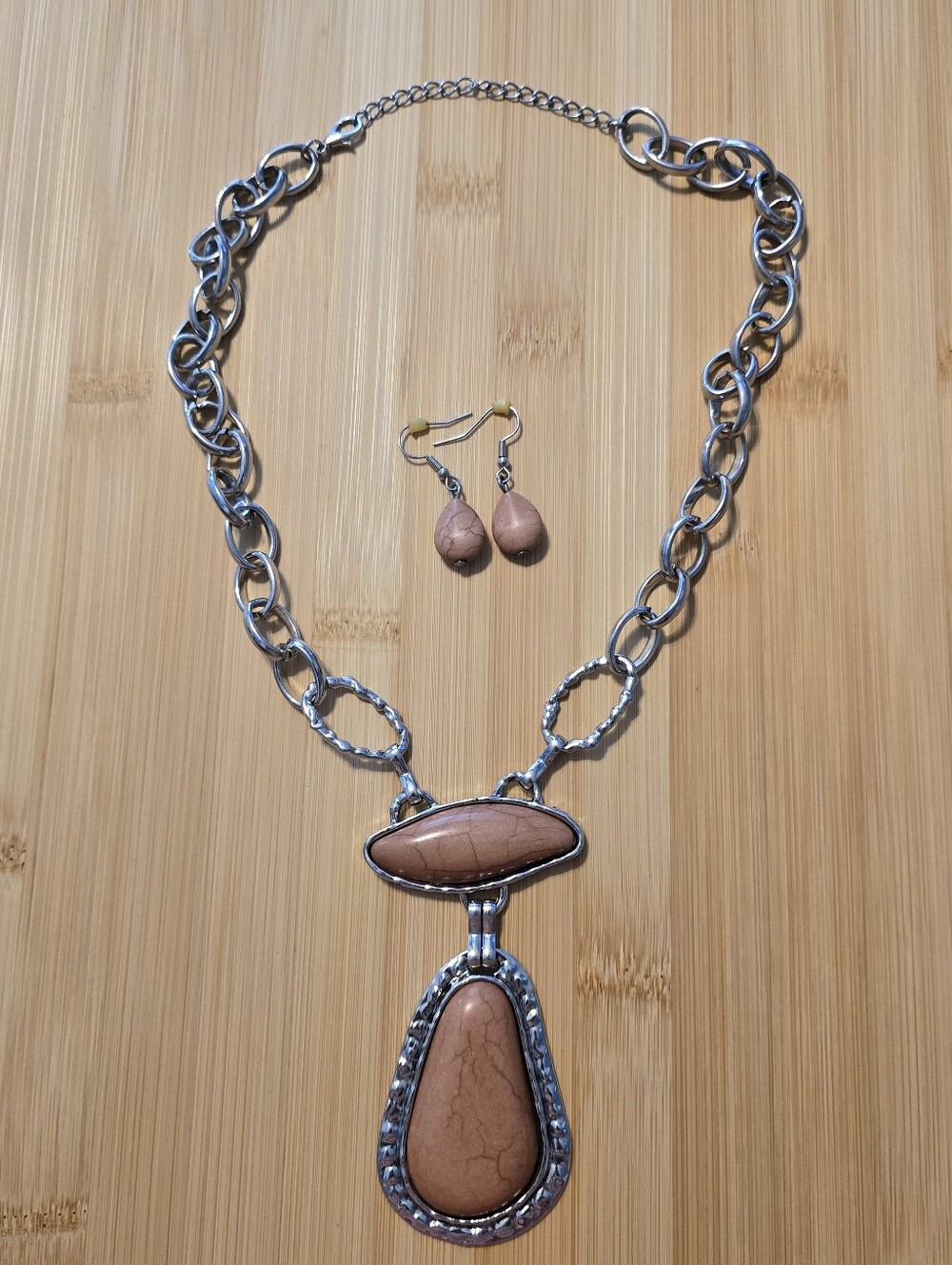 💫Rural Rapture Brown Crackle Stone Hammered Silver Statement Necklace Set